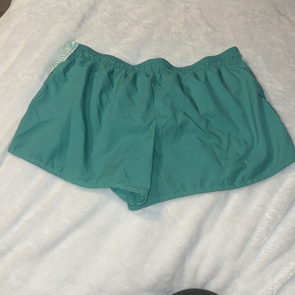 Nike shorts size extra large, running green and white - Picture 4 of 4